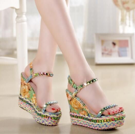 Wedges: Aaram aur style ka perfect combination.